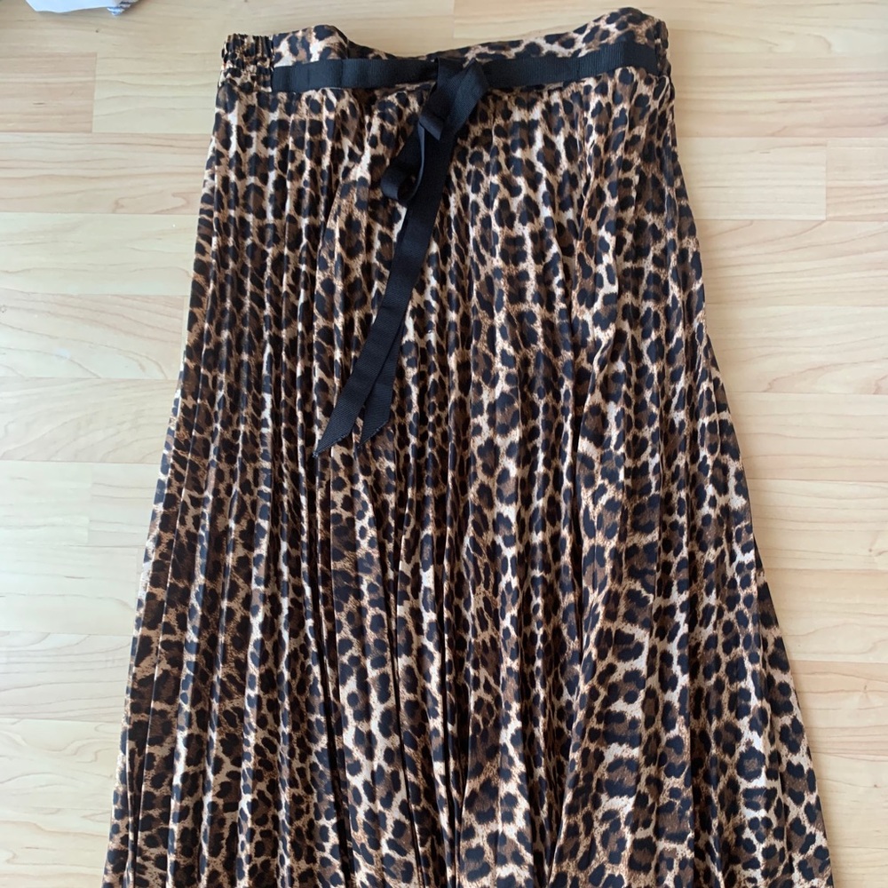 Zara pleated leopard skirt